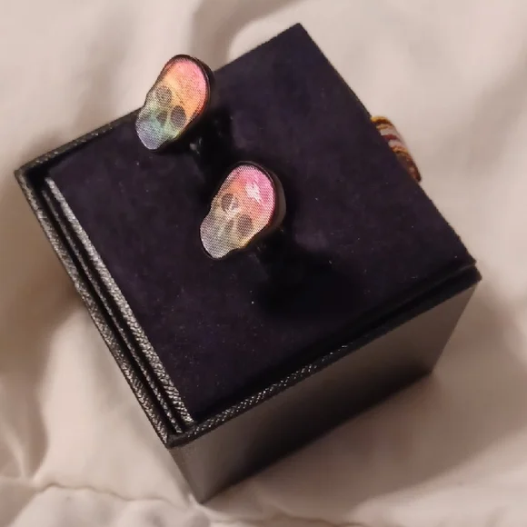 Paul Smith Black and Brown Skull Cuff Links - Picture 3 of 4